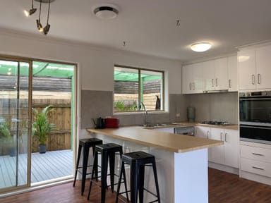 Property 7 Hollydale Close, BERWICK VIC 3806 IMAGE 0