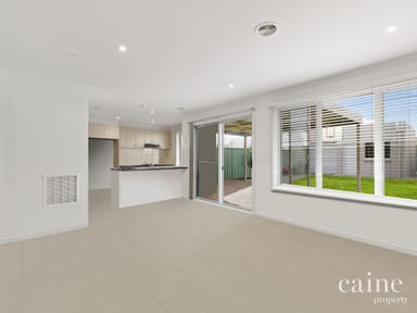 Property 7 Taunton Place, LAKE GARDENS VIC 3355 IMAGE 0