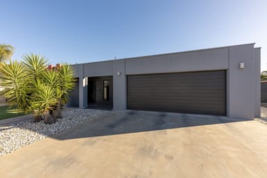 Property 2 Raggatt Street, Horsham VIC 3400 IMAGE 0