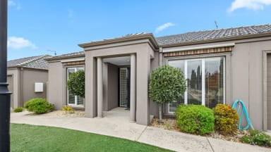 Property 17 Brighton Court, Wendouree VIC 3355 IMAGE 0