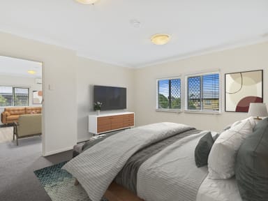 Property 128 Nursery Road, HOLLAND PARK WEST QLD 4121 IMAGE 0