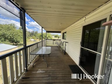 Property 8 Benjamin Court, Regency Downs QLD 4306 IMAGE 0