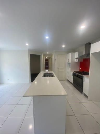 Property 19 Sandover Circuit, HOLMVIEW QLD 4207 IMAGE 0