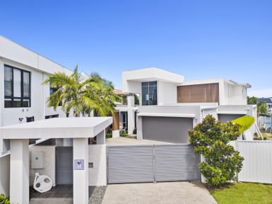 Property 12 Queen Guineveres Place, Sovereign Islands QLD 4216 IMAGE 0