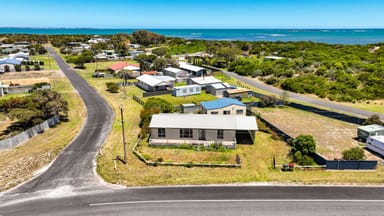 Property 4 Boatswain Point Road, Robe SA 5276 IMAGE 0