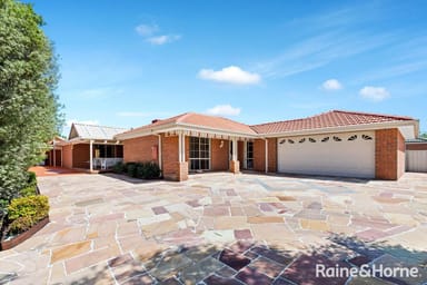 Property 7 Yendon Close, CAROLINE SPRINGS VIC 3023 IMAGE 0