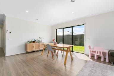 Property 10 Peck Place, Sale VIC 3850 IMAGE 0