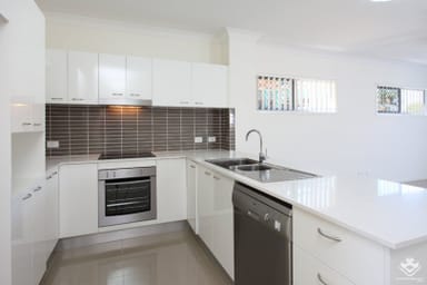 Property 11 / 12 Singh Street, Wynnum West QLD 4178 IMAGE 0