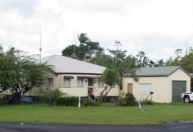 Property 2 Oak Street, GOONDI BEND QLD 4860 IMAGE 0