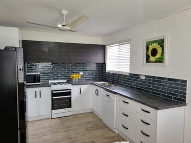 Property 14 Polmaise Street, BOYNE ISLAND QLD 4680 IMAGE 0