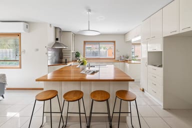 Property 8 Perch Close, Werribee South VIC 3030 IMAGE 0