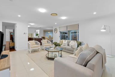 Property 52 Taylor Place, MACKENZIE QLD 4156 IMAGE 0