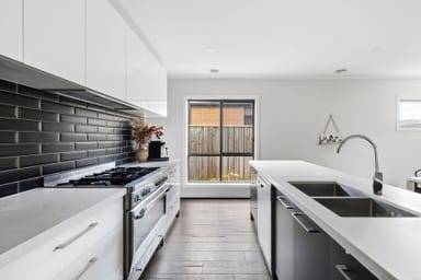 Property 20 Macedon Street, ARMSTRONG CREEK VIC 3217 IMAGE 0