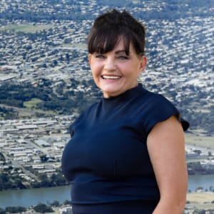 Property Agent Lynda Bartholomaeus