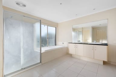 Property 15 Woodhall Close, Traralgon VIC 3844 IMAGE 0