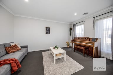 Property 24 Noble Road, ROCKBANK VIC 3335 IMAGE 0