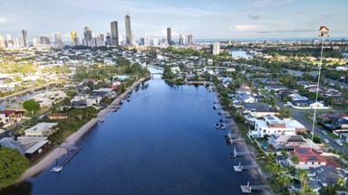 Property 70 WAITOMO STREET, BROADBEACH WATERS QLD 4218 IMAGE 0