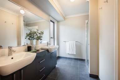 Property 14 Harvard Place, THURGOONA NSW 2640 IMAGE 0