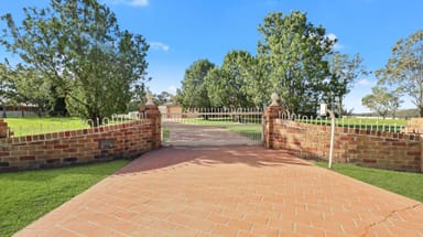 Property 2 Cotswold Close, COTSWOLD HILLS QLD 4350 IMAGE 0