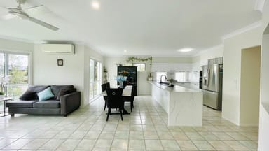 Property 7 Cutwater Close, CLEAR ISLAND WATERS QLD 4226 IMAGE 0