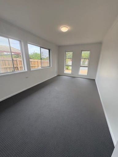 Property 69 Dandenong Road, JAMBOREE HEIGHTS QLD 4074 IMAGE 0