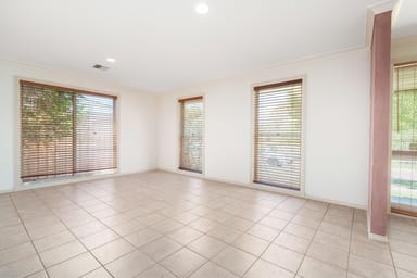 Property 5 Oakmont Circuit, Wodonga VIC 3690 IMAGE 0