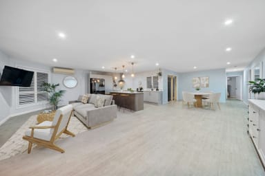 Property 7 Hampshire Close, HERITAGE PARK QLD 4118 IMAGE 0