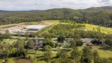 Property LUSCOMBE QLD 4207 IMAGE 0