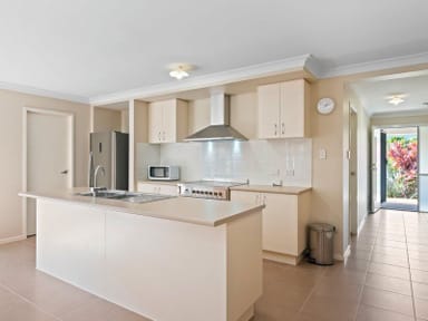 Property 25 Sapphire Place, Elanora QLD 4221 IMAGE 0
