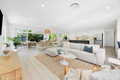 Property 8 Pipit Parade, Burleigh Waters QLD 4220 IMAGE 0