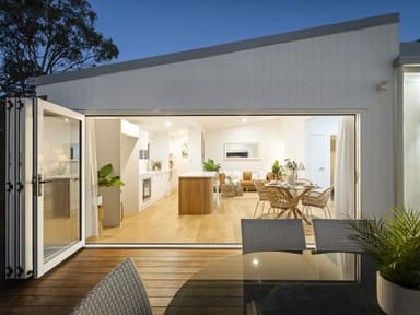 Property 4 Nealdon Street, HOLLAND PARK QLD 4121 IMAGE 0