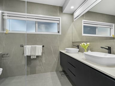 Property 8 Viewpoint Street, Pallara QLD 4110 IMAGE 0