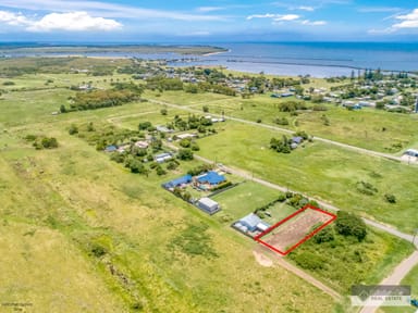 Property 21 Hansen Street, BURNETT HEADS QLD 4670 IMAGE 0