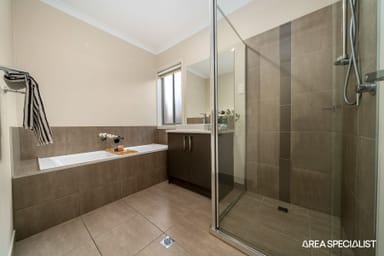 Property 33 Bendigo Court, Cranbourne VIC 3977 IMAGE 0