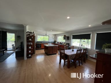 Property 8 Benjamin Court, Regency Downs QLD 4306 IMAGE 0