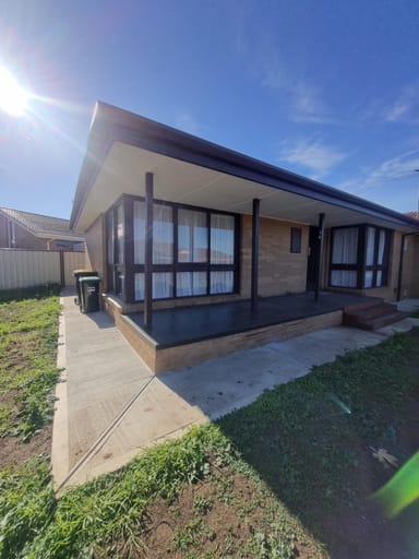 Property 14 Balmoral Place, Melton West VIC 3337 IMAGE 0