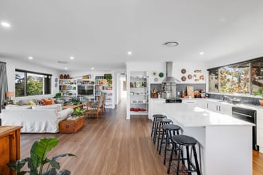 Property 28 Valley View Drive, MERINGANDAN WEST QLD 4352 IMAGE 0