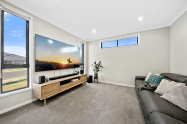 Property 28 Havilah Way, Silverdale  IMAGE 0