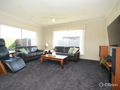 Property 9 McKimmie Court, East Bairnsdale VIC 3875 IMAGE 0