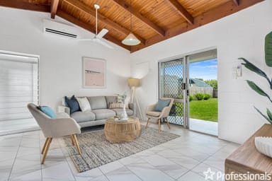 Property 10 Banksia Close, HOLLOWAYS BEACH QLD 4878 IMAGE 0