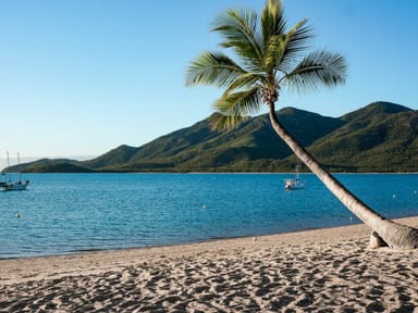 Property 21 Arkhurst Road, HIDEAWAY BAY QLD 4800 IMAGE 0