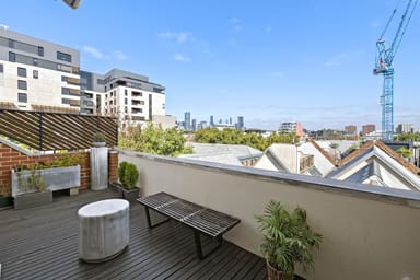 Property 18 Macrobertsons Close, Fitzroy VIC 3065 IMAGE 0