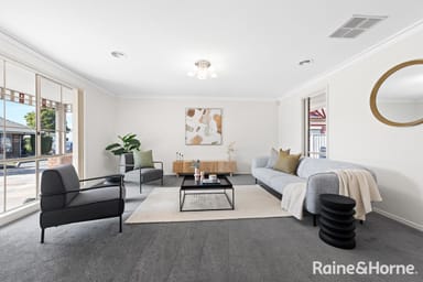 Property 7 Yendon Close, CAROLINE SPRINGS VIC 3023 IMAGE 0