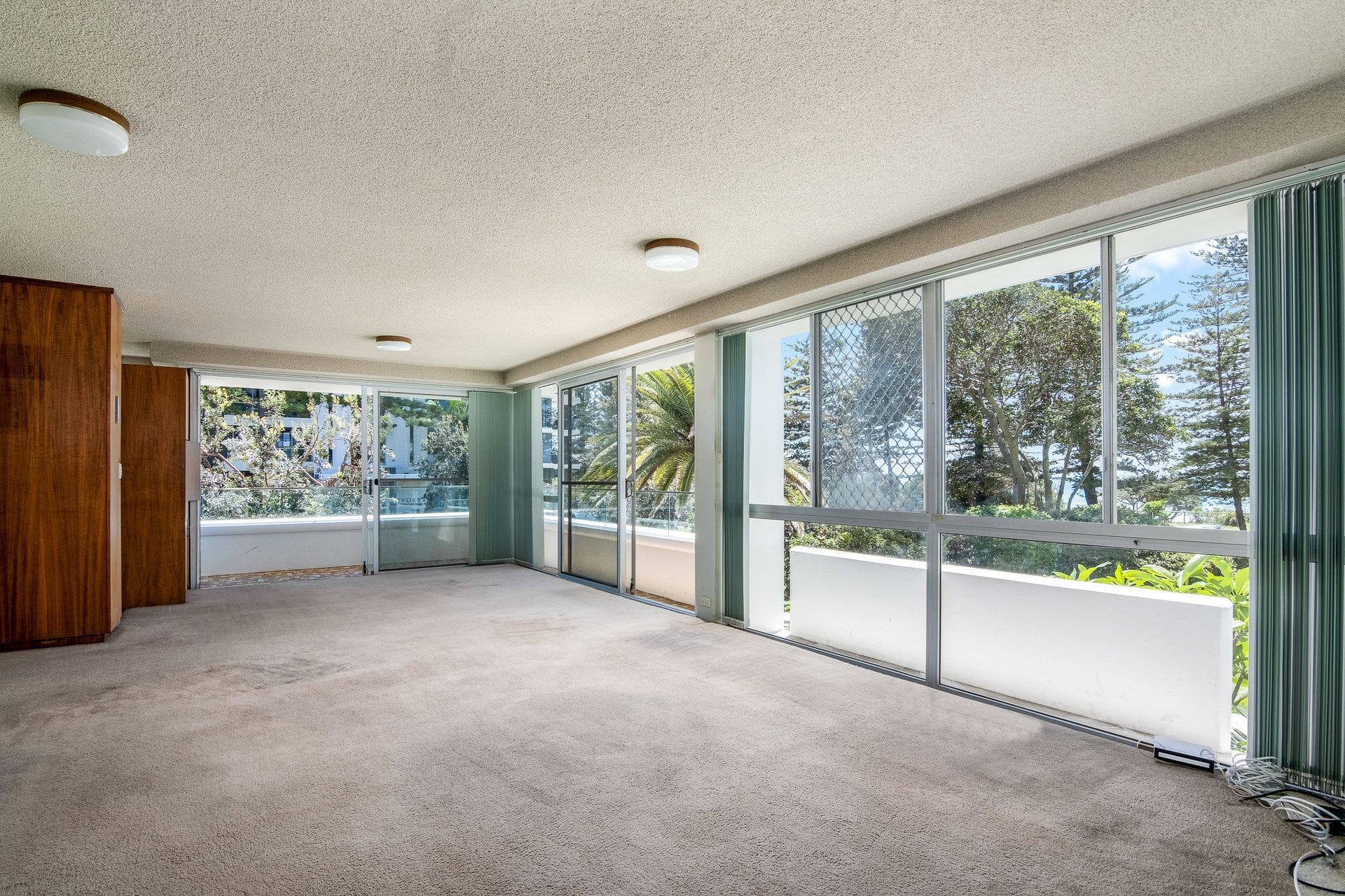 Property 3/194-198 The Esplanade, Burleigh Heads QLD 4220 secondary IMAGE