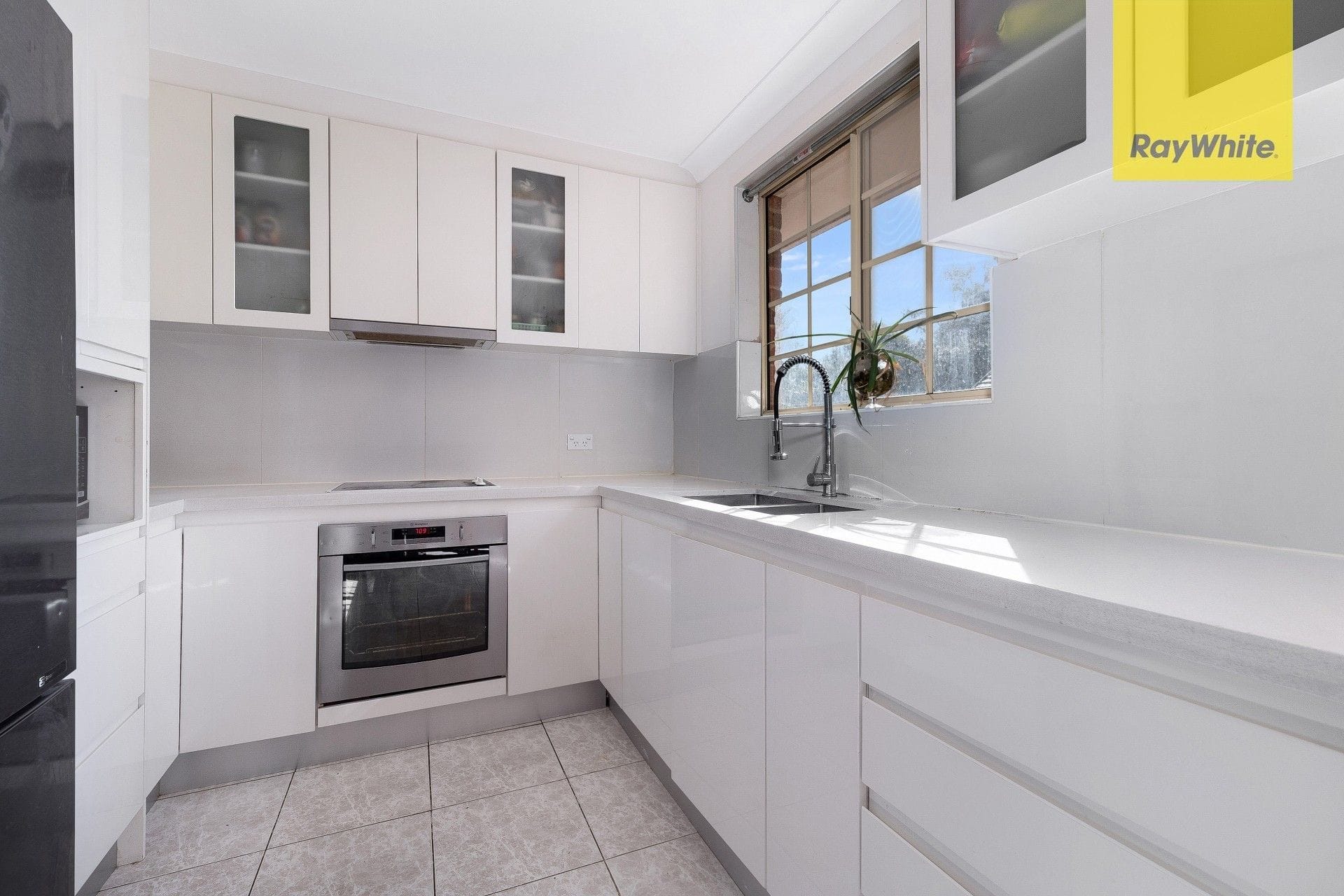 Property 10 Derwent Place, BOSSLEY PARK NSW 2176 IMAGE