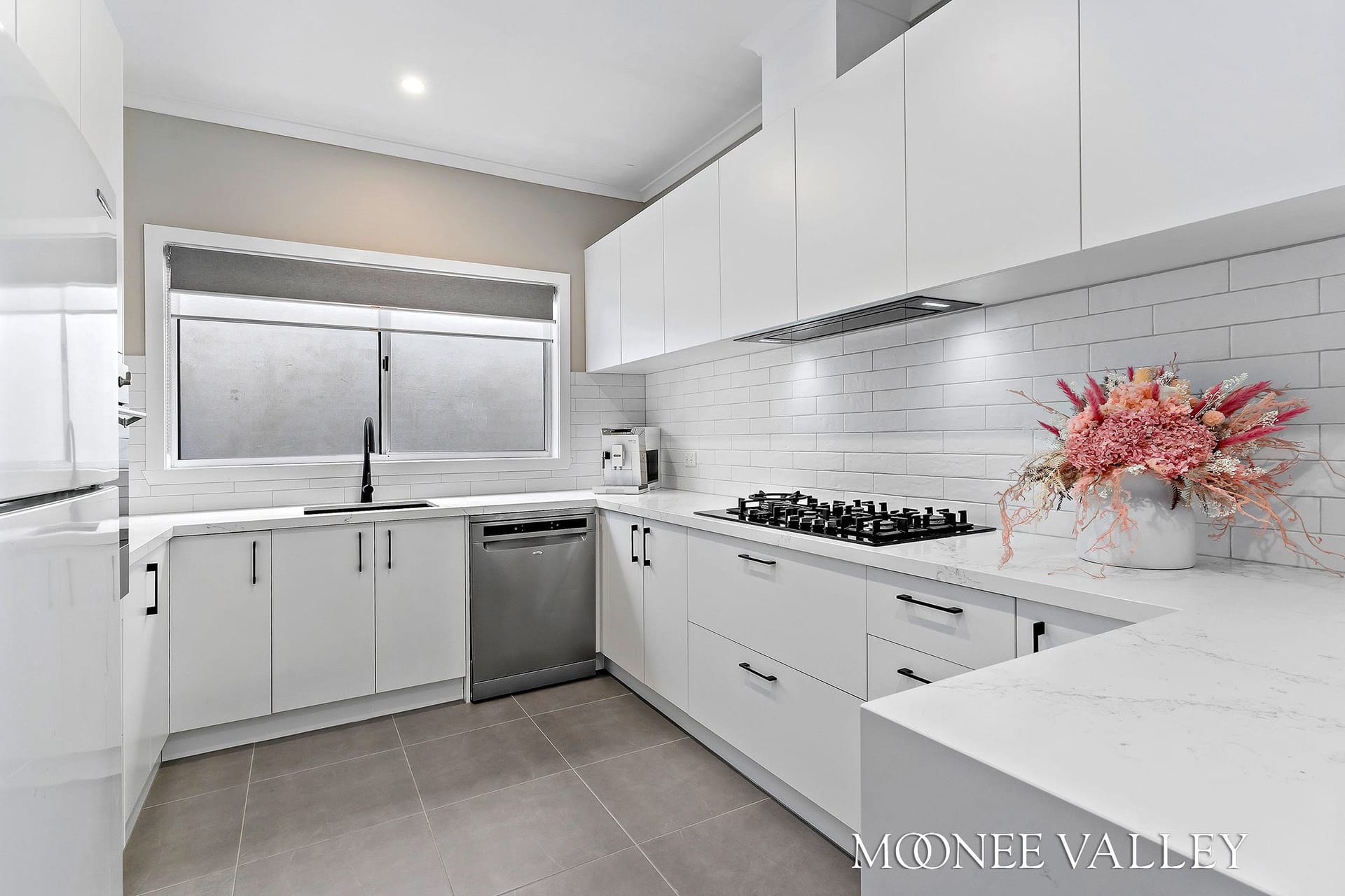 Property 7 Downland Square, Avondale Heights VIC 3034 IMAGE