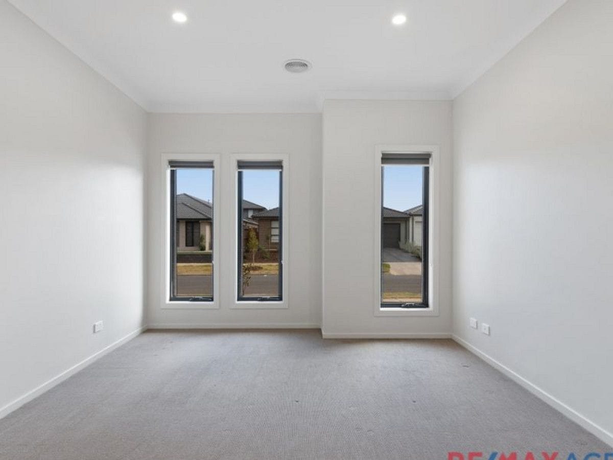 Property 14 Pennsylvania Crescent, POINT COOK VIC 3030 IMAGE