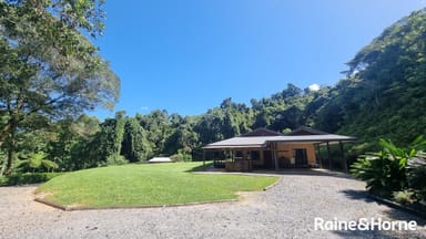 Property 16 Robin Close, WHYANBEEL QLD 4873 IMAGE 0