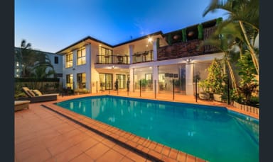 Property 28 Clear Water Bay Avenue, CLEAR ISLAND WATERS QLD 4226 IMAGE 0