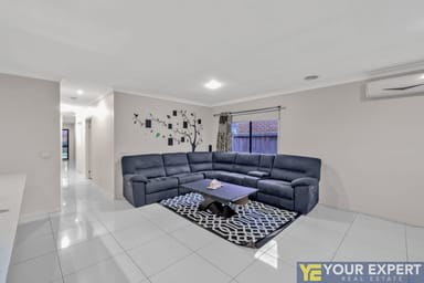 Property 17 Paxford Drive, Cranbourne North VIC 3977 IMAGE 0